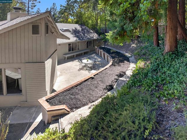 12 E Altarinda, Orinda, CA 94563
