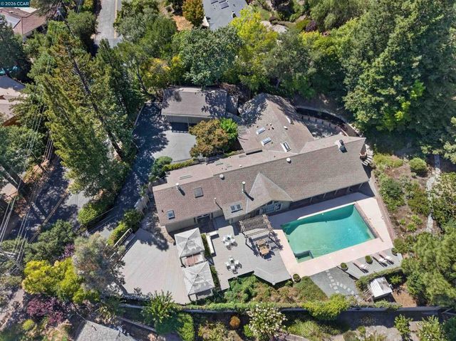 12 E Altarinda, Orinda, CA 94563
