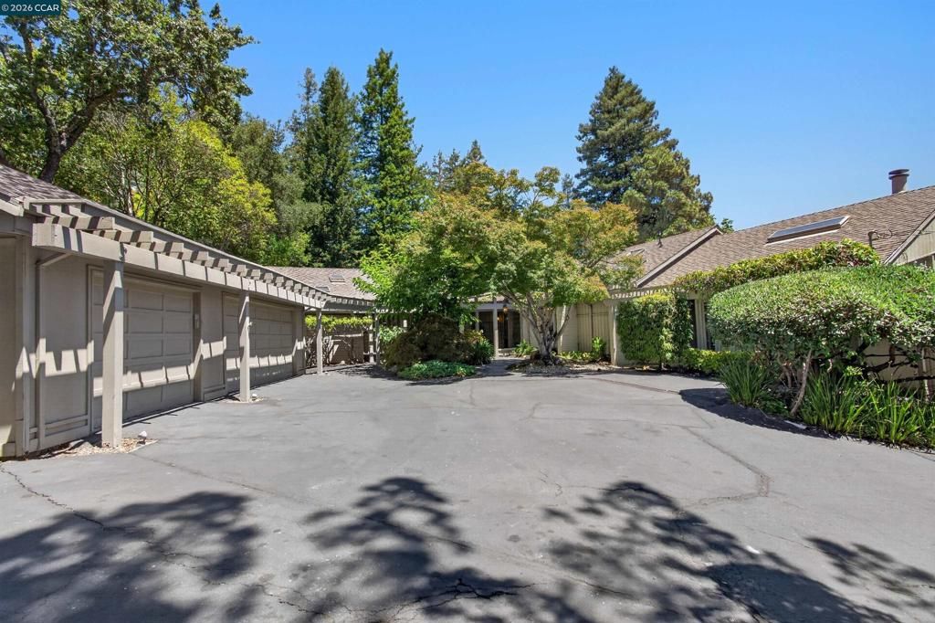 12 E Altarinda, Orinda, CA 94563