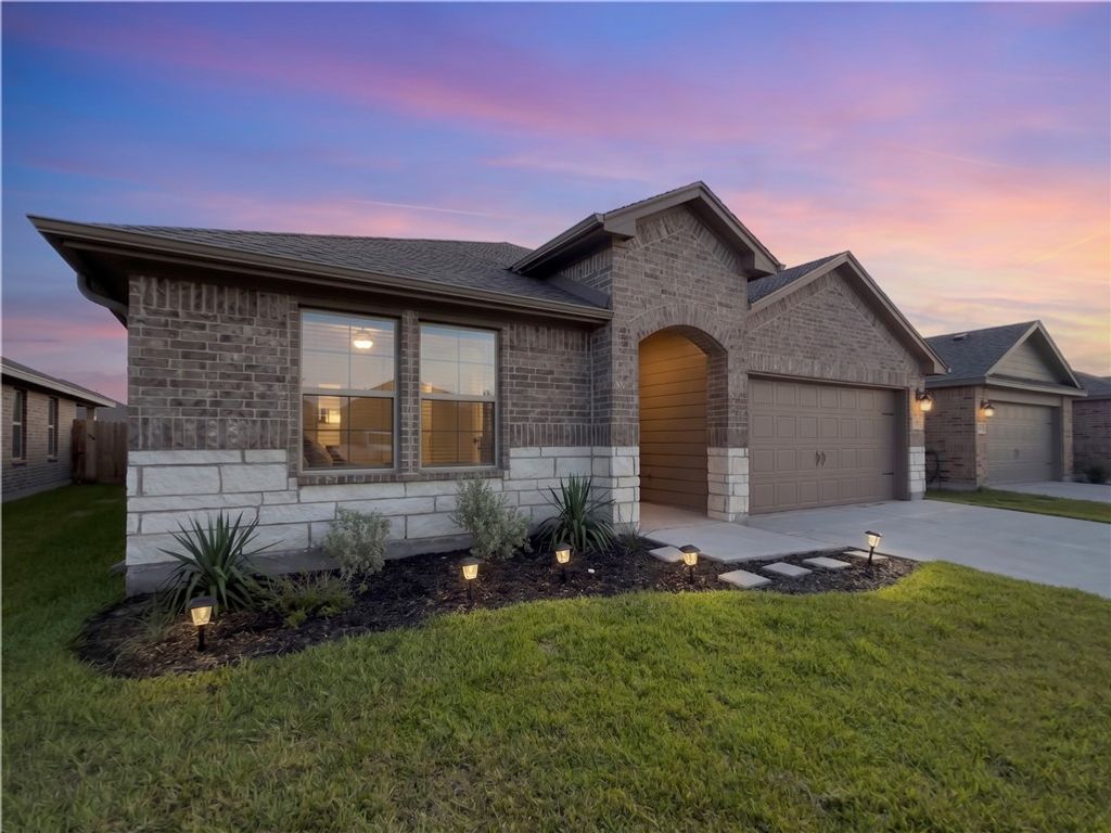7321 Star Gazer Dr, Corpus Christi, TX 78414 — exterior