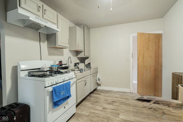 810 E 8th Street, Anderson, IN 46012