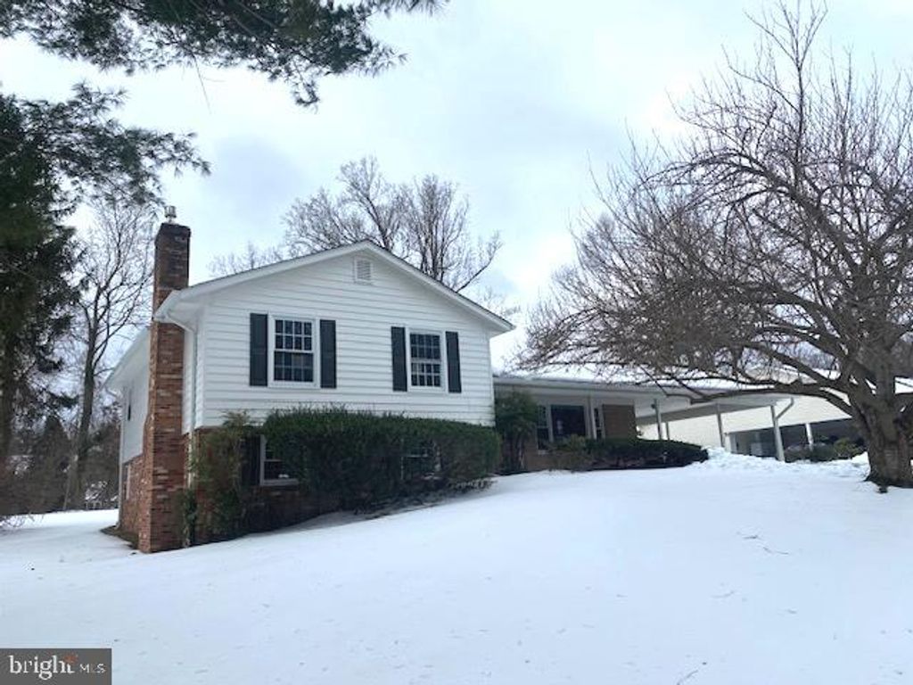 6627 KENNEDY LN, Falls Church, VA 22042