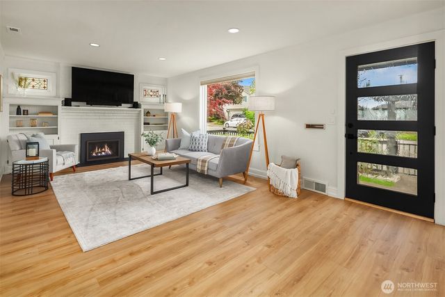 618 Alder Street, Edmonds, WA 98020