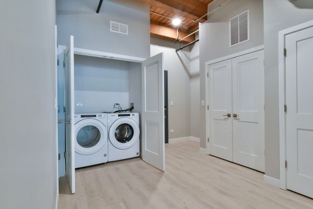 11 E Illinois Street 401, Chicago, IL 60611