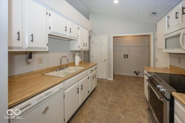 3046 Crimson Court E 61, Carmel, IN 46033