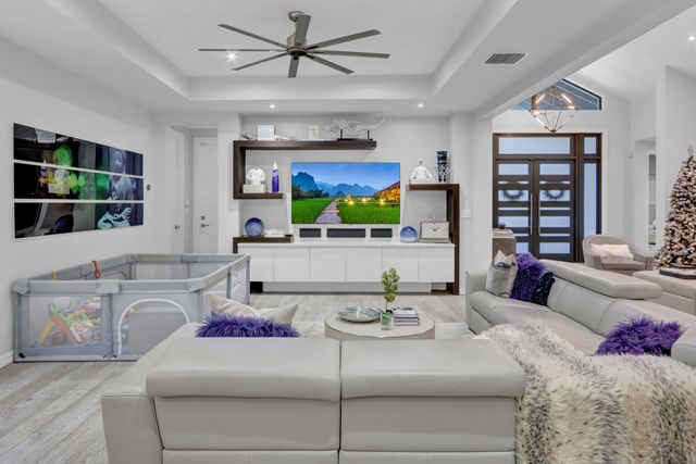 5789 Hamilton Way, Boca Raton, FL 33496