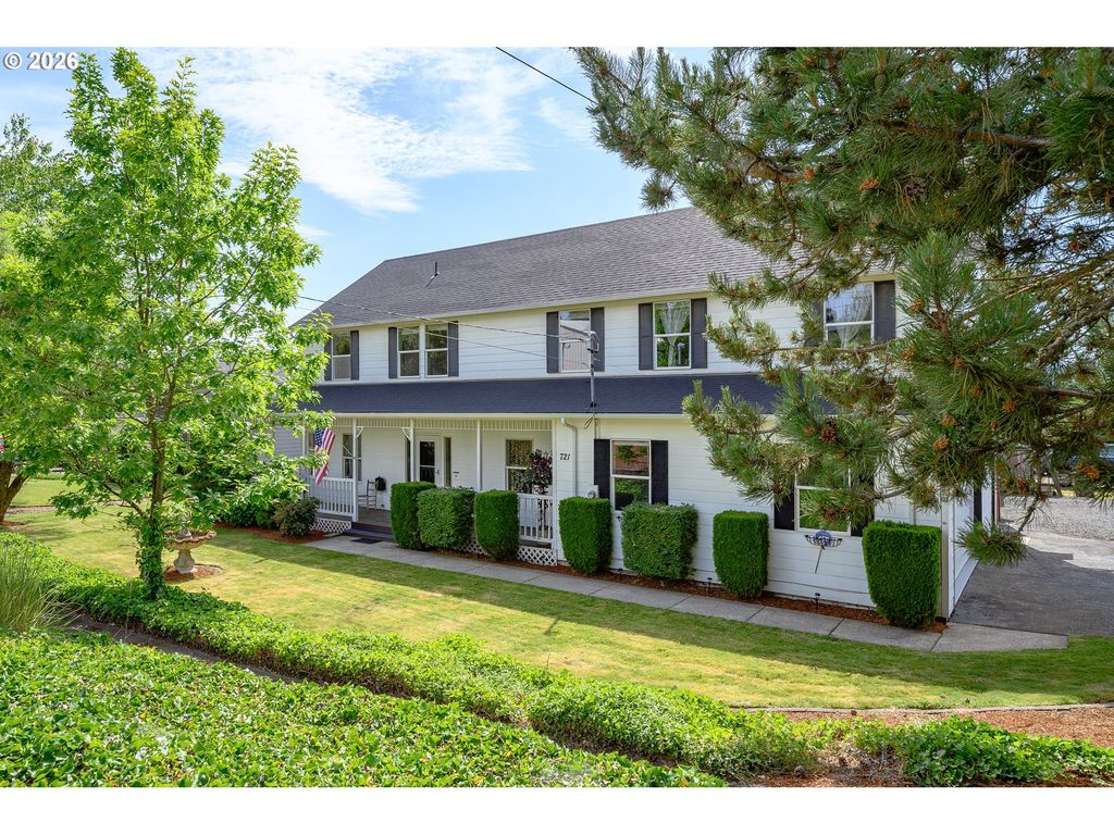 Image 1 of property listing at 721 S PARK St, Carlton, OR 97111