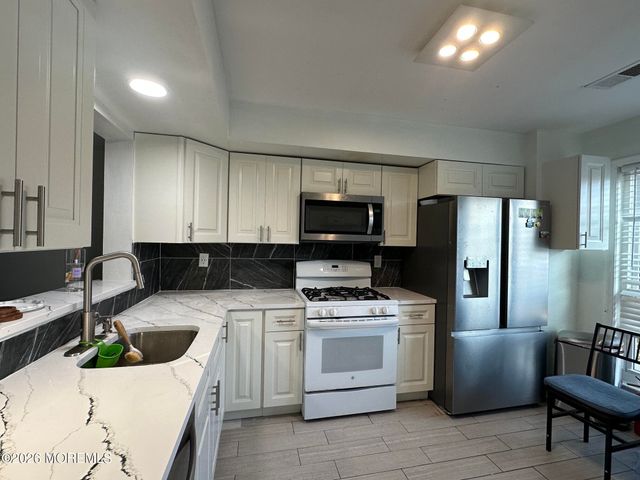 127 Bedford Place, Morganville, NJ 07751