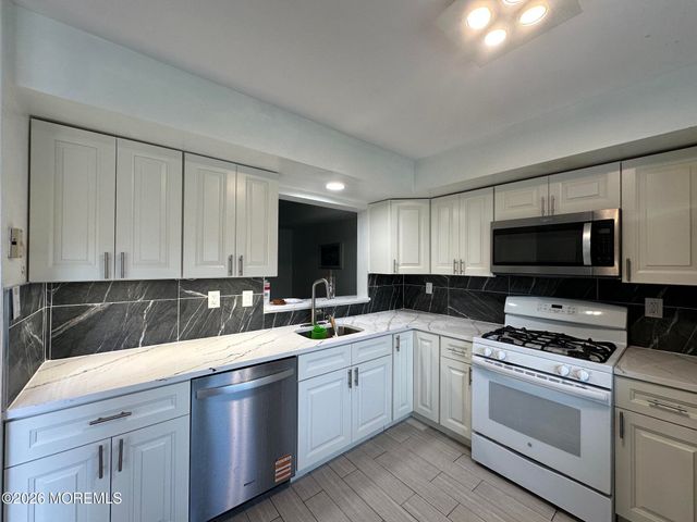 127 Bedford Place, Morganville, NJ 07751