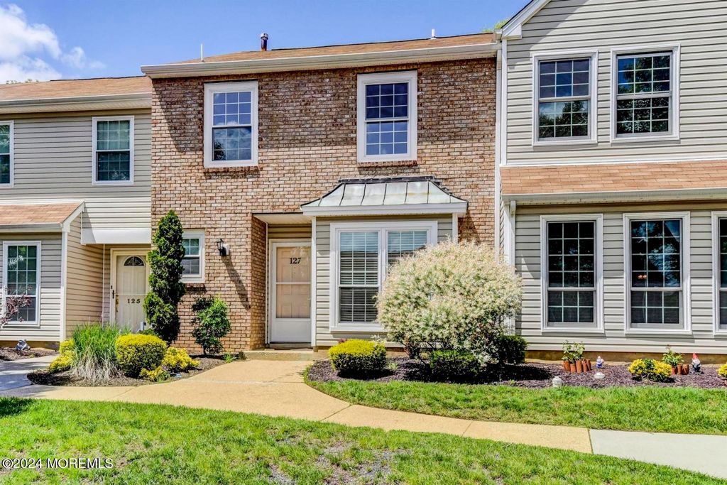 127 Bedford Place, Morganville, NJ 07751