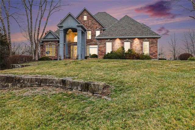 4 Orchard Place Place, Harrisonville, MO 64701