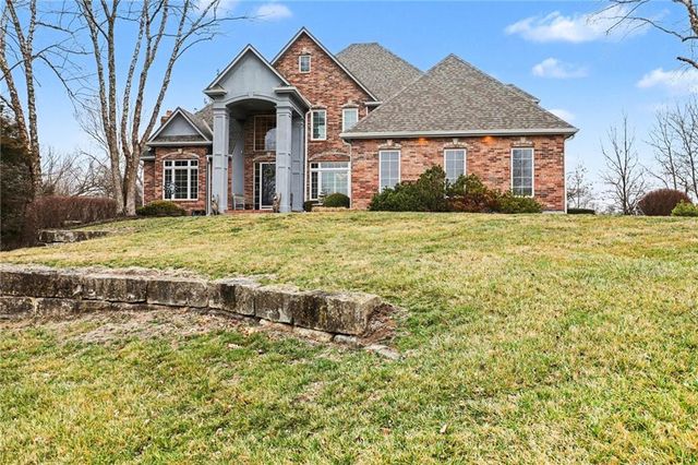 4 Orchard Place Place, Harrisonville, MO 64701