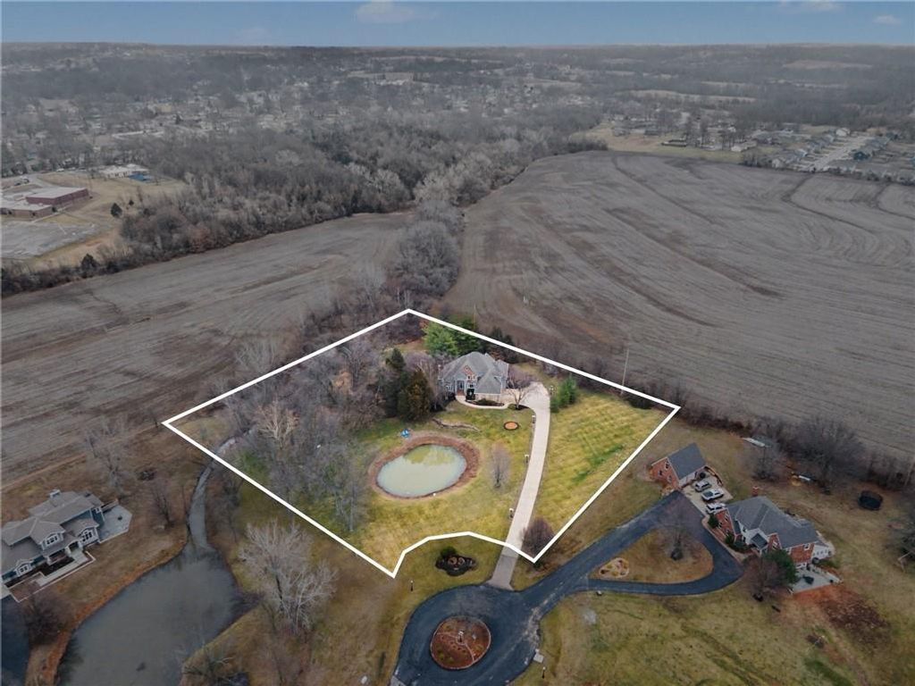 4 Orchard Place Place, Harrisonville, MO 64701