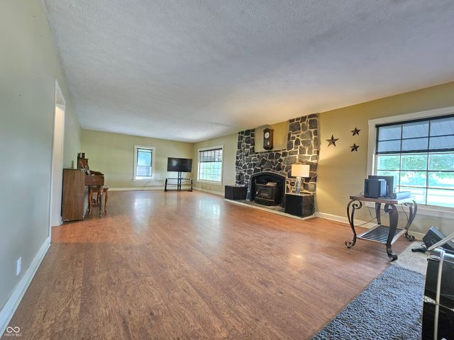 2092 N 250 E, Rushville, IN 46173