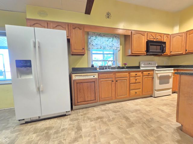 2092 N 250 E, Rushville, IN 46173