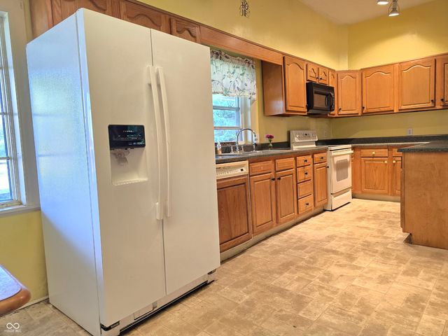 2092 N 250 E, Rushville, IN 46173