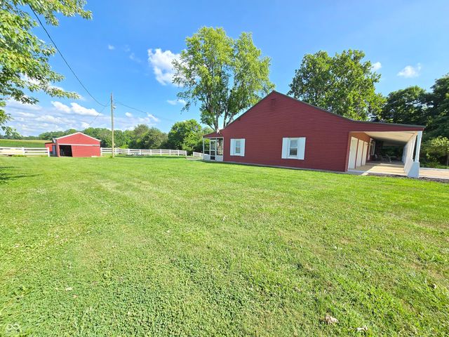 2092 N 250 E, Rushville, IN 46173