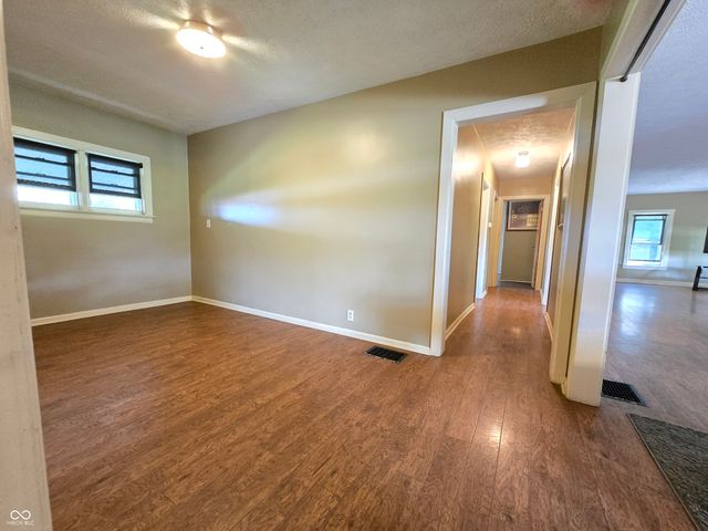 2092 N 250 E, Rushville, IN 46173