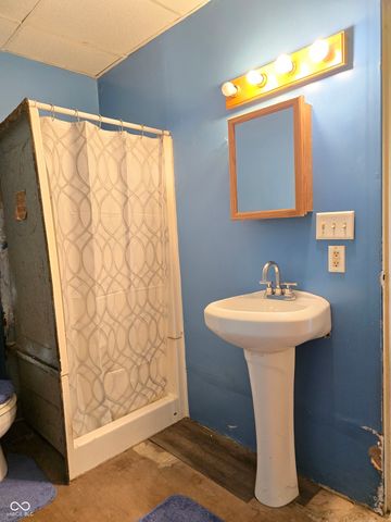 2092 N 250 E, Rushville, IN 46173