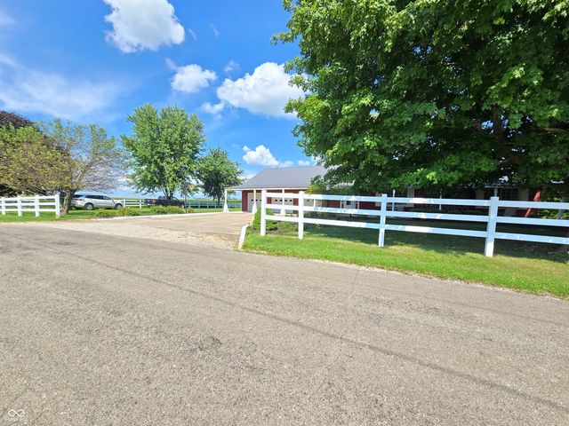 2092 N 250 E, Rushville, IN 46173