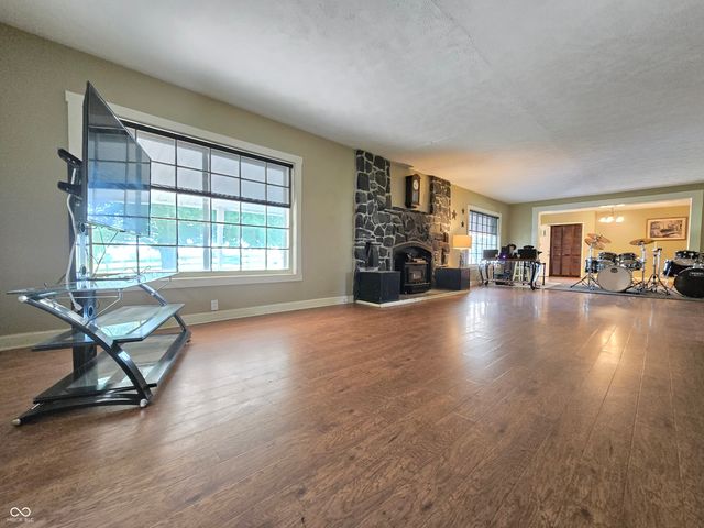 2092 N 250 E, Rushville, IN 46173