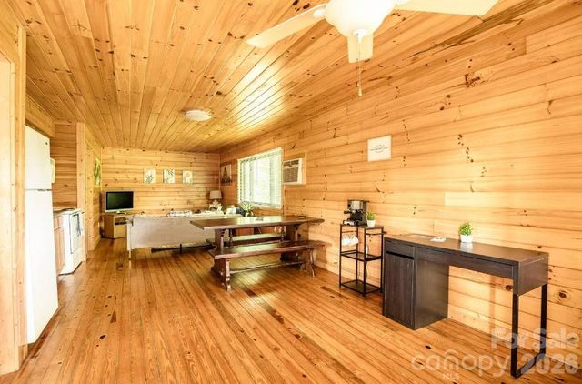 295 Blue Ridge Parkway, Bryson City, NC 28713