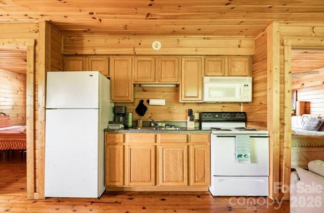 295 Blue Ridge Parkway, Bryson City, NC 28713