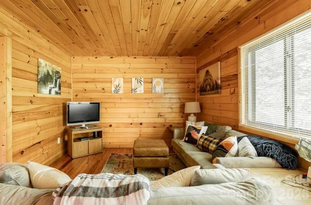 295 Blue Ridge Parkway, Bryson City, NC 28713