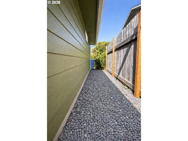 2136 GREENWOOD Ave, Reedsport, OR 97467