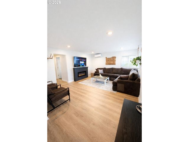 2136 GREENWOOD Ave, Reedsport, OR 97467