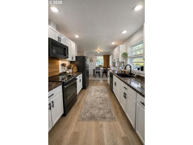 2136 GREENWOOD Ave, Reedsport, OR 97467