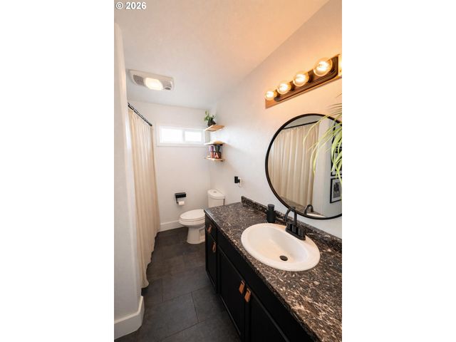 2136 GREENWOOD Ave, Reedsport, OR 97467