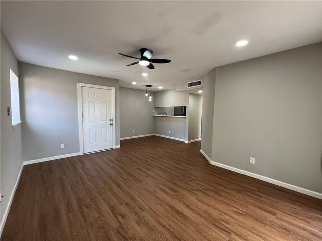 10601 South Drive 73, Houston, TX 77099