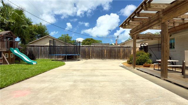 638 Moray Pl, Corpus Christi, TX 78411