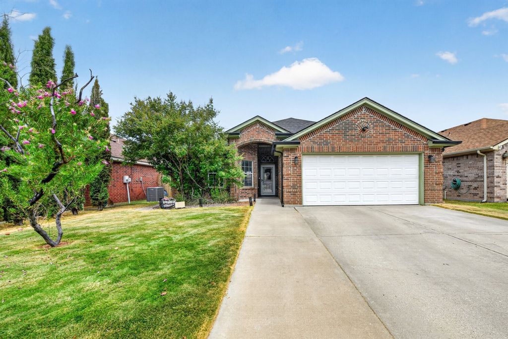 9228 Jason Drive, White Settlement, TX 76108 — exterior