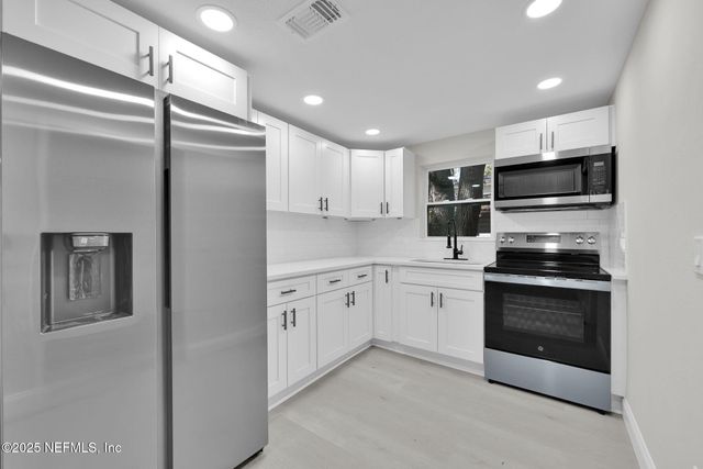 5807 CASTELLANO Avenue, Jacksonville, FL 32208