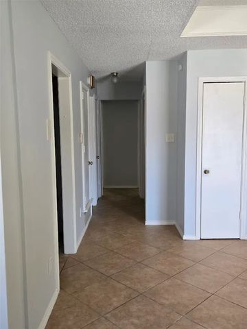 1613 S Bent Tree Trail, Grand Prairie, TX 75052