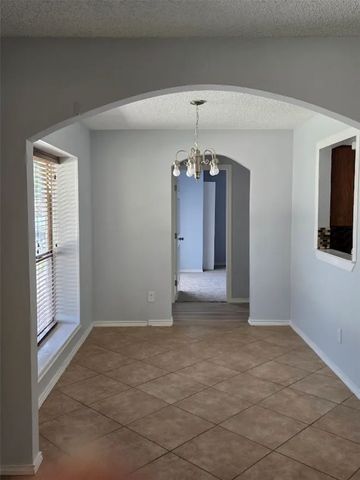 1613 S Bent Tree Trail, Grand Prairie, TX 75052