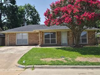 1613 S Bent Tree Trail, Grand Prairie, TX 75052
