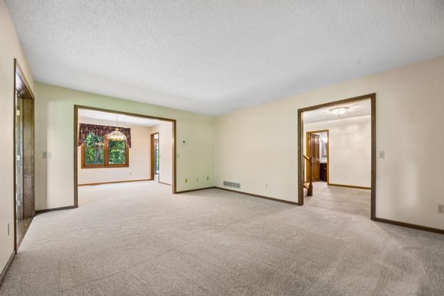 6306 Crackleberry Trail, Woodbury, MN 55129