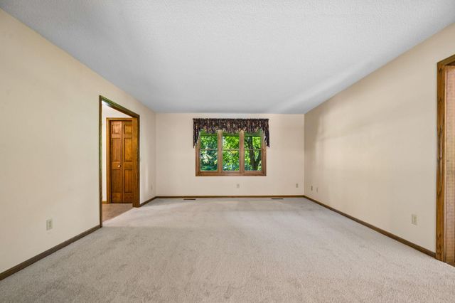 6306 Crackleberry Trail, Woodbury, MN 55129