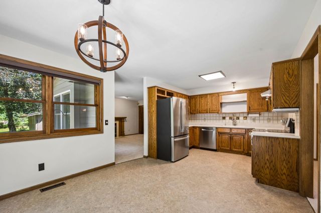 6306 Crackleberry Trail, Woodbury, MN 55129