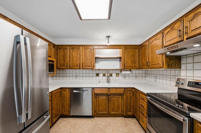 6306 Crackleberry Trail, Woodbury, MN 55129