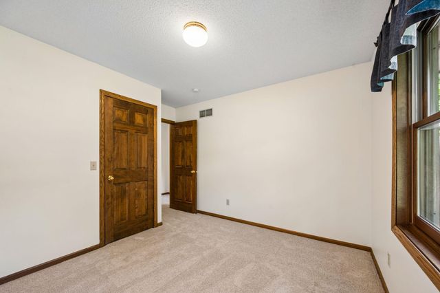 6306 Crackleberry Trail, Woodbury, MN 55129