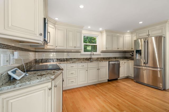 56 Country Ln, Westwood, MA 02090