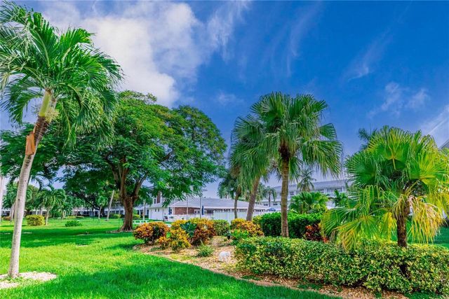 2453 NE 51st Street D-306, Fort Lauderdale, FL 33308