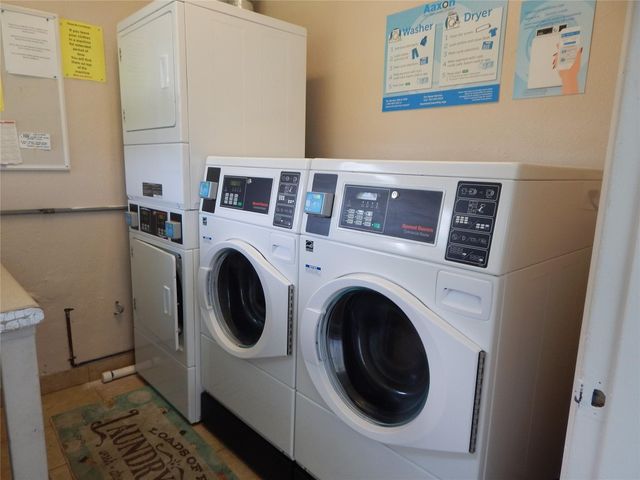 2453 NE 51st Street D-306, Fort Lauderdale, FL 33308