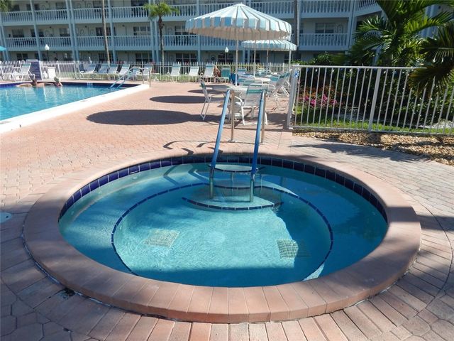 2453 NE 51st Street D-306, Fort Lauderdale, FL 33308
