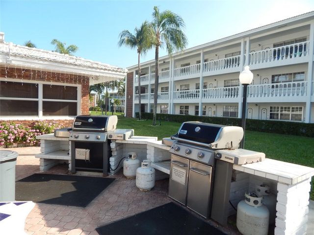2453 NE 51st Street D-306, Fort Lauderdale, FL 33308