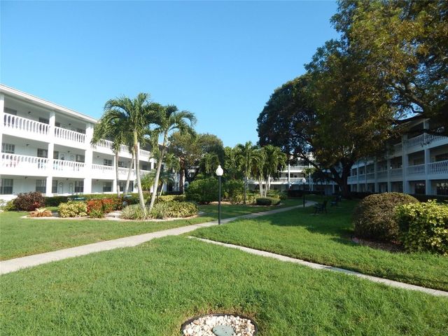 2453 NE 51st Street D-306, Fort Lauderdale, FL 33308